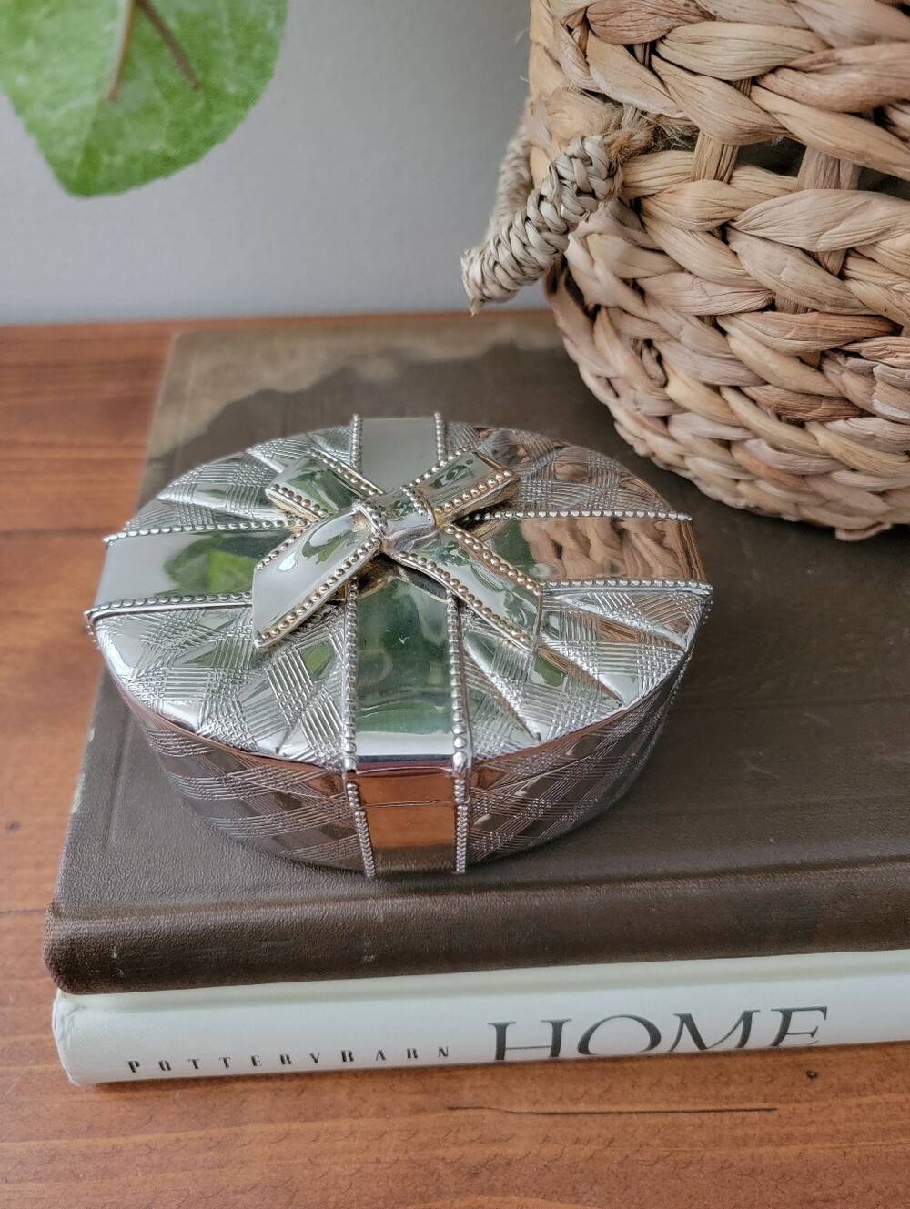 Vintage Godinger Silver Plate Oval Jewelry Trinket Vanity Box Textured Metal Bow